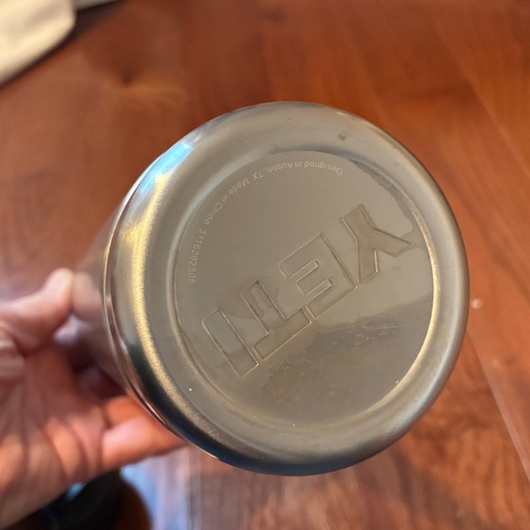 YETI 18oz Silver Bottle with Black Cap - Picture 6 of 6